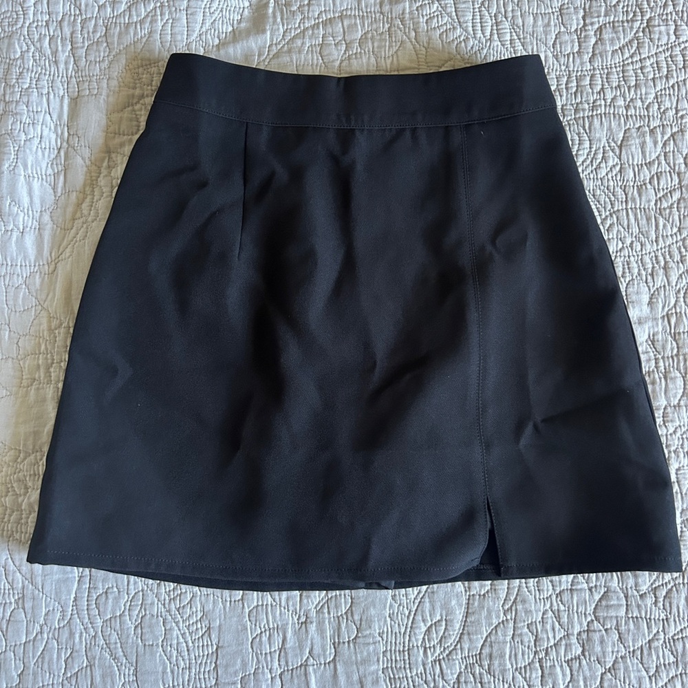 NWT Black Skort
